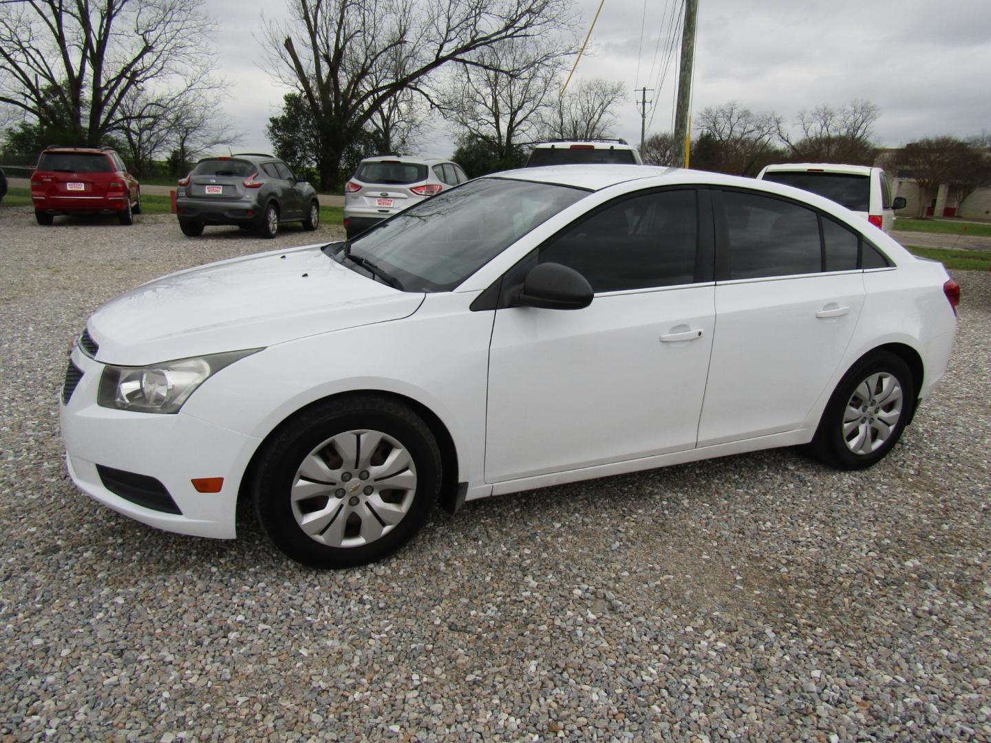 2012 White Chevrolet Cruze 2LS (1G1PC5SH5C7) with an 1.8L L4 DOHC 16V FFV engine, Automatic transmission, located at 15016 S Hwy 231, Midland City, AL, 36350, (334) 983-3001, 31.306210, -85.495277 - Photo#2